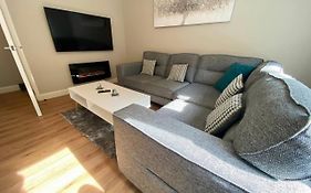 Central Two Bedroom, Free Private Parking